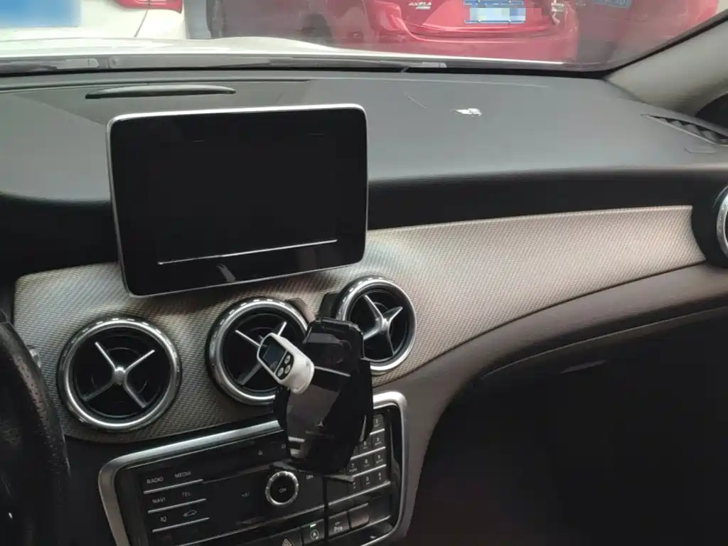 Mercedes-Benz GLA — миниатюра 10