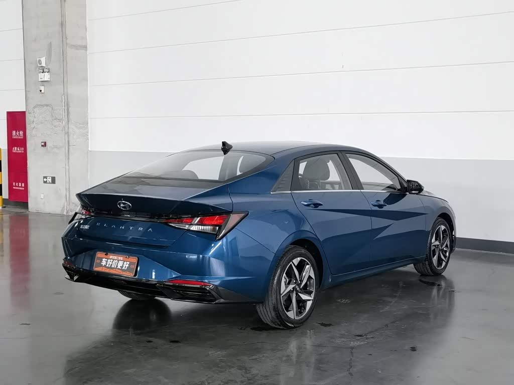 Hyundai Elantra 1.5 л 2021 г. Голубой, пробег 45199 км