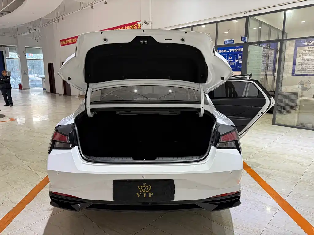 Hyundai Elantra — миниатюра 8
