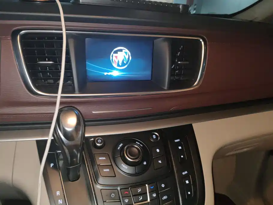 Buick GL8 — миниатюра 13