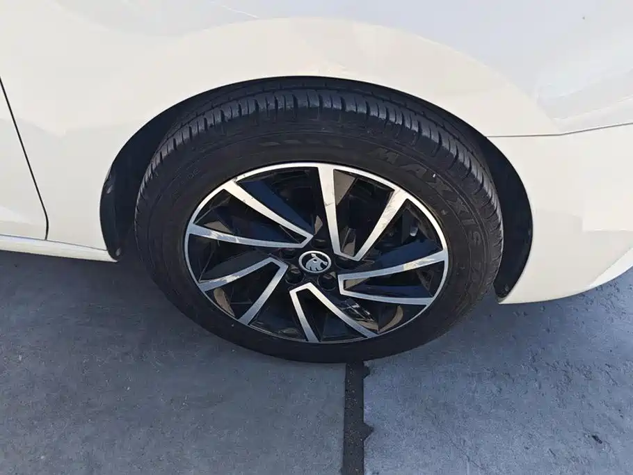 Skoda Rapid — миниатюра 6