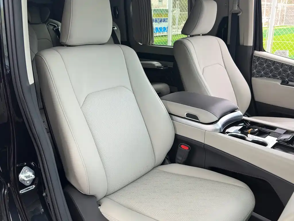 Toyota Hiace — миниатюра 14