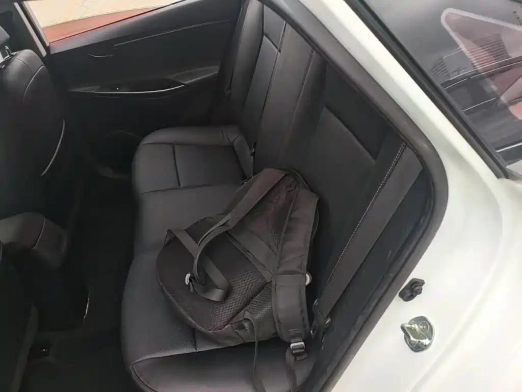 Hyundai Elantra — миниатюра 17