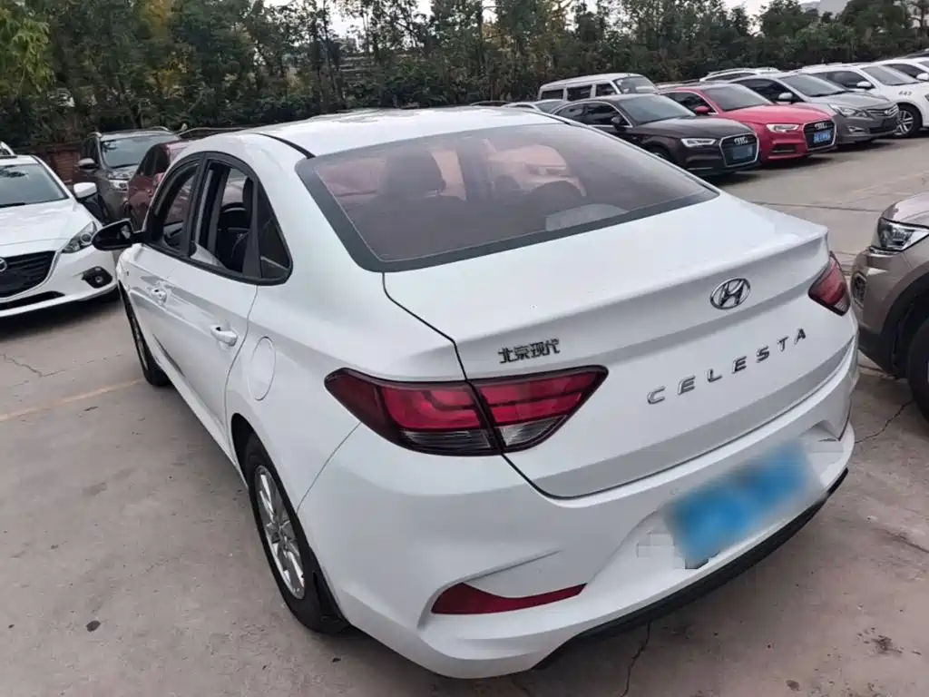 Hyundai Elantra — миниатюра 5