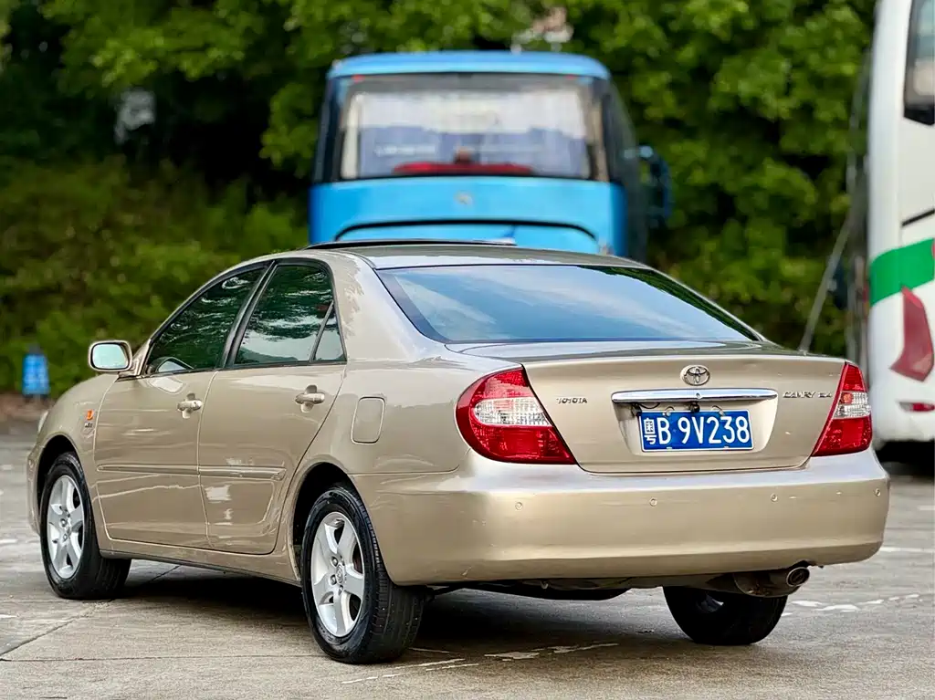 Toyota Camry — миниатюра 21