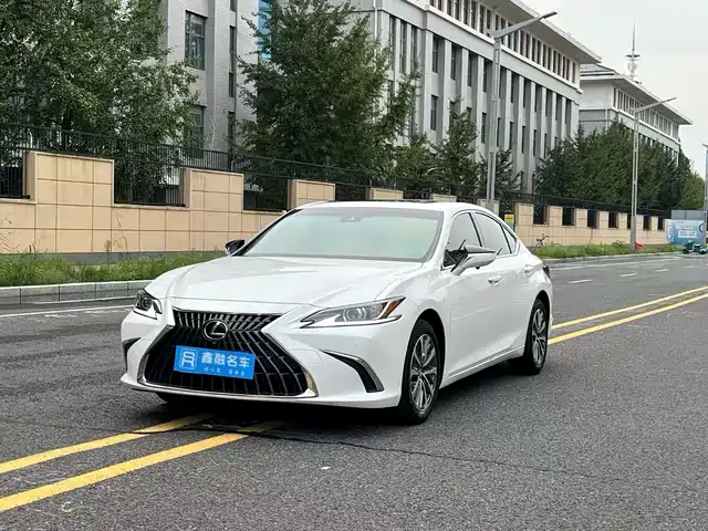 LEXUS  ES 2023