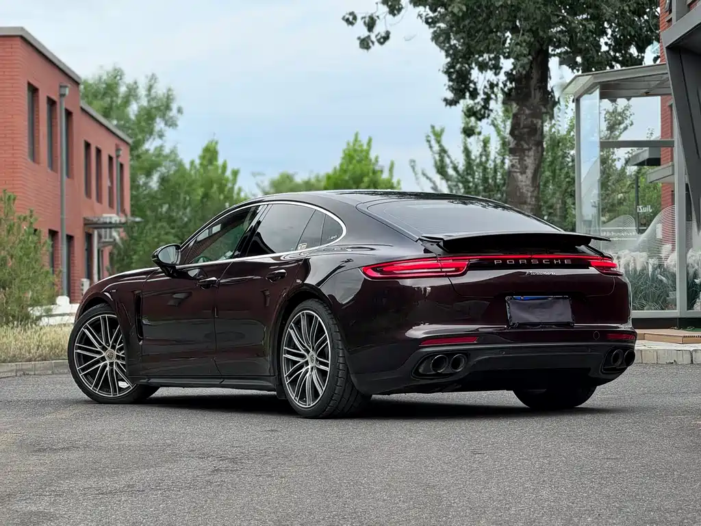 PORSCHE PANAMERA