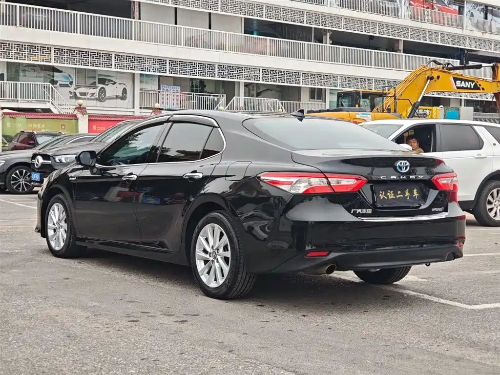 TOYOTA CAMRY