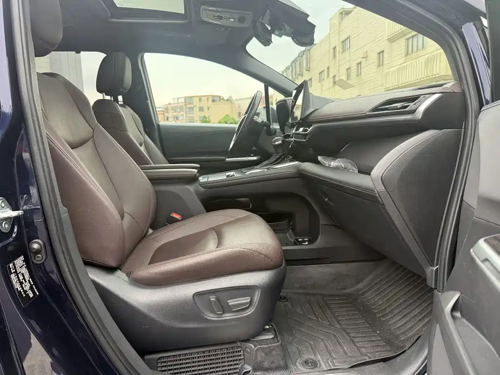 Toyota Sienna — миниатюра 16