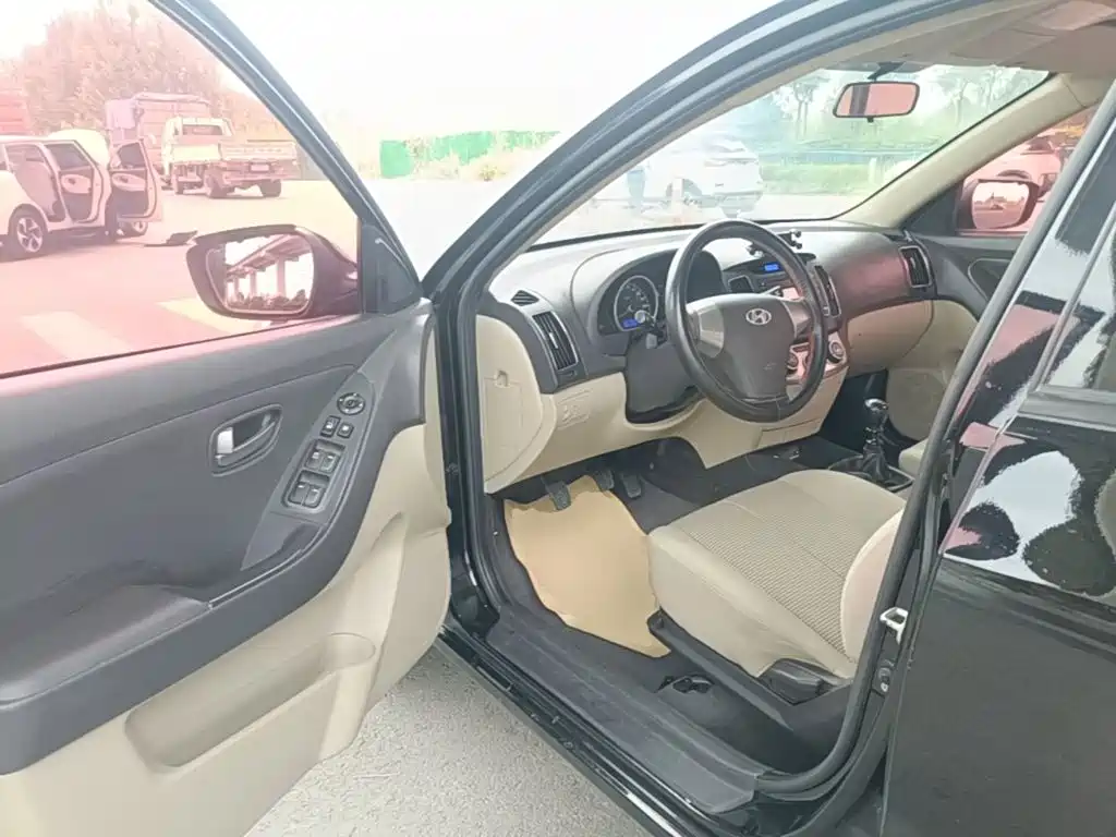 Hyundai Elantra — миниатюра 16