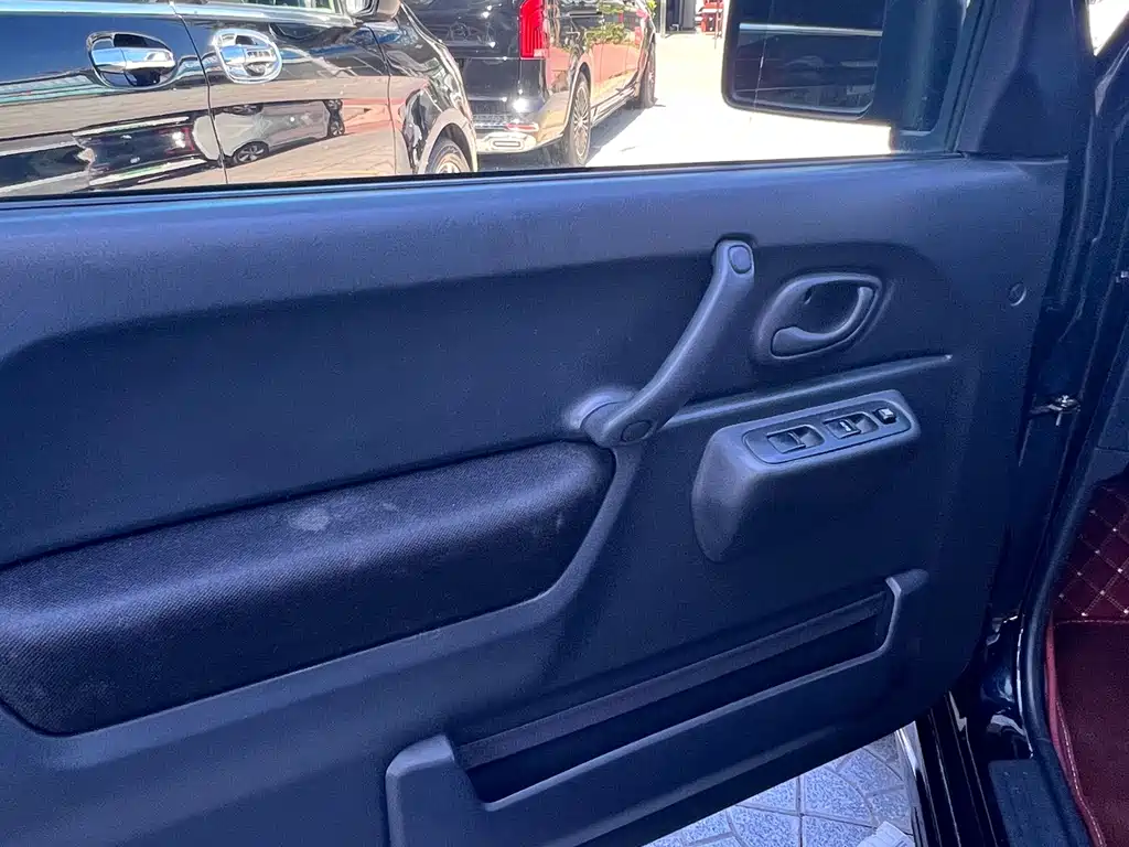 Suzuki Jimny — миниатюра 5