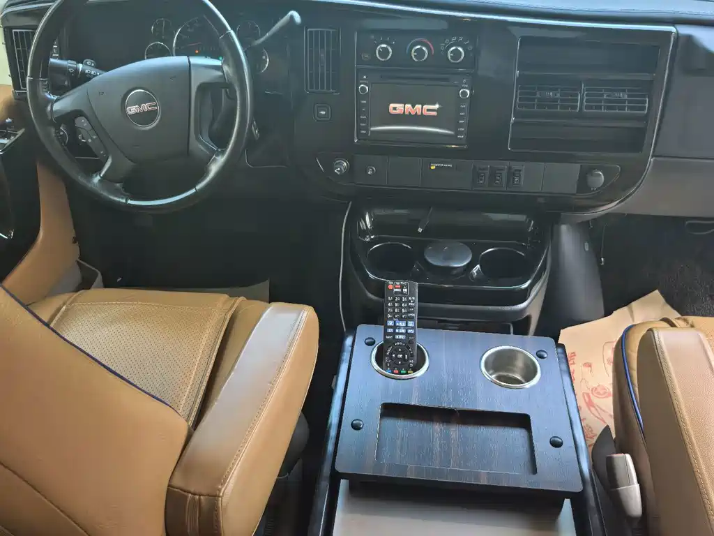 GMC Savana — миниатюра 8