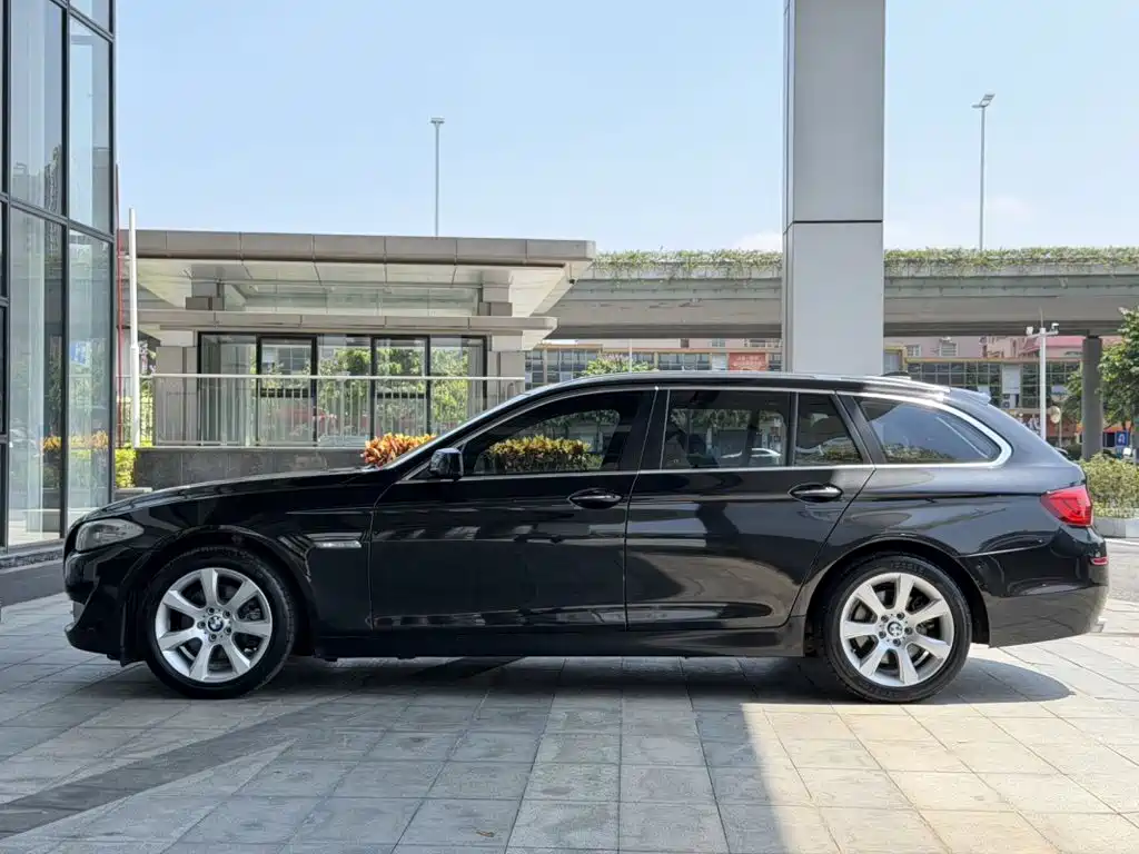 BMW 5 Series (Import) — миниатюра 2