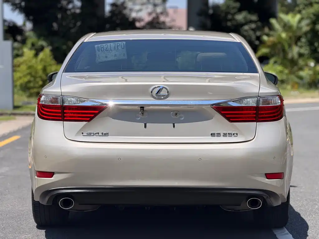 Lexus ES — миниатюра 13