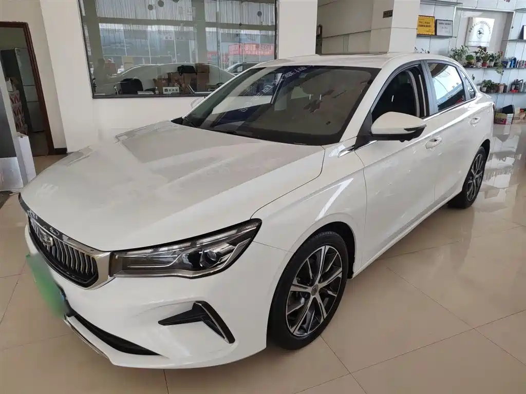 Geely Emgrand 2022