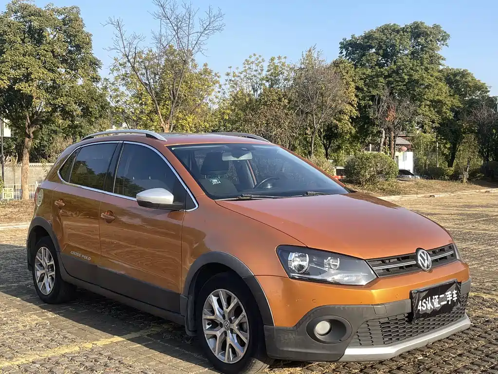 VOLKSWAGEN POLO