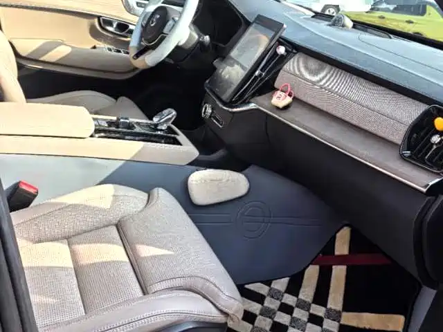 VOLVO XC90 PLUG IN HYBRID