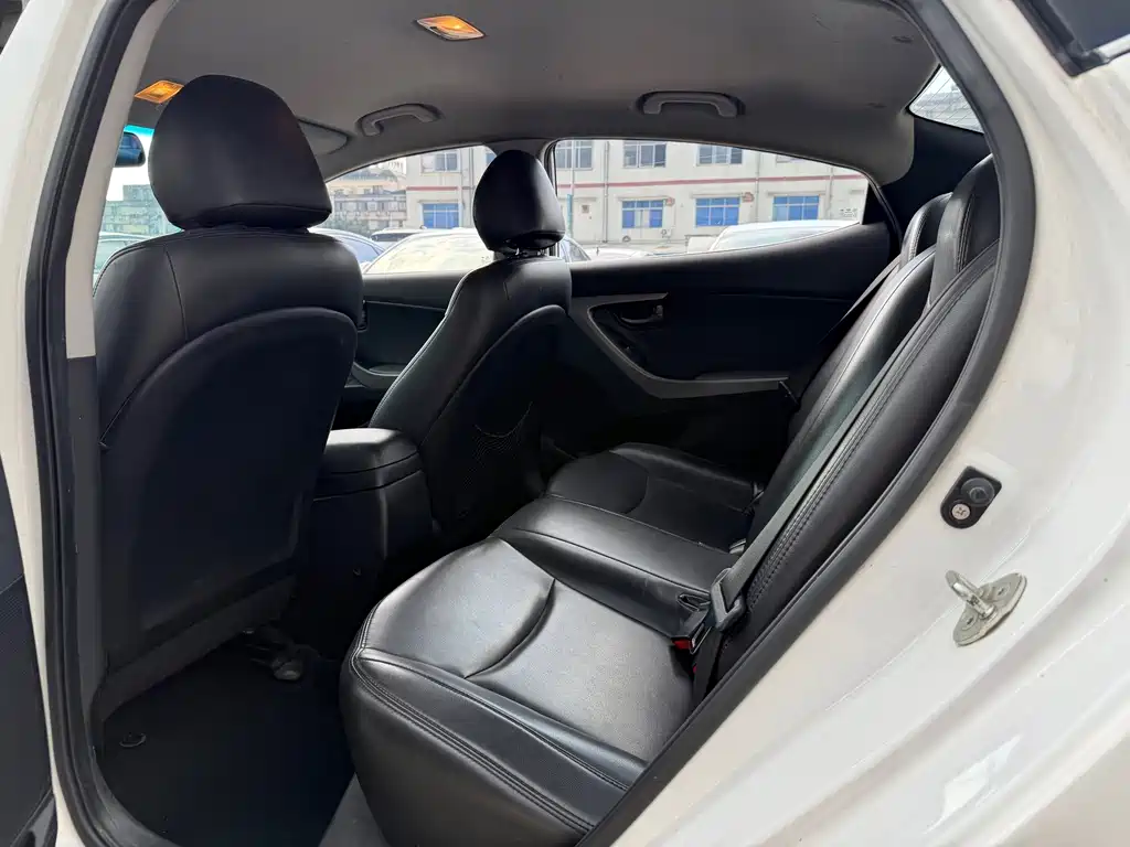 Hyundai Elantra Langdong — миниатюра 8