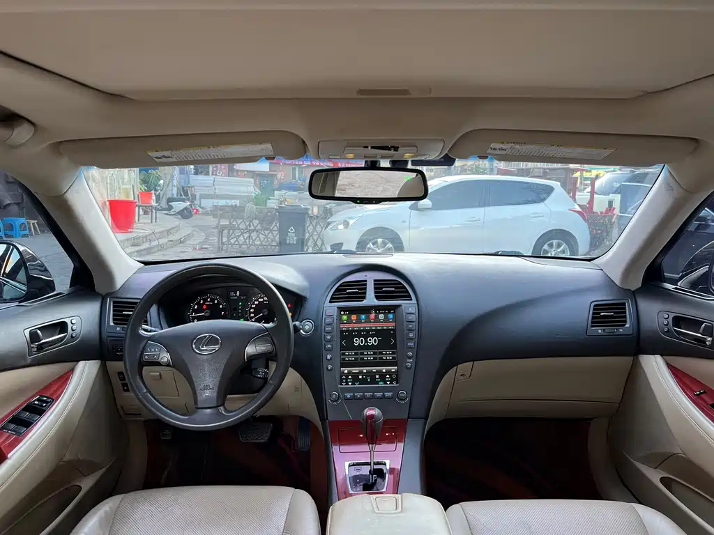 Lexus ES — миниатюра 9