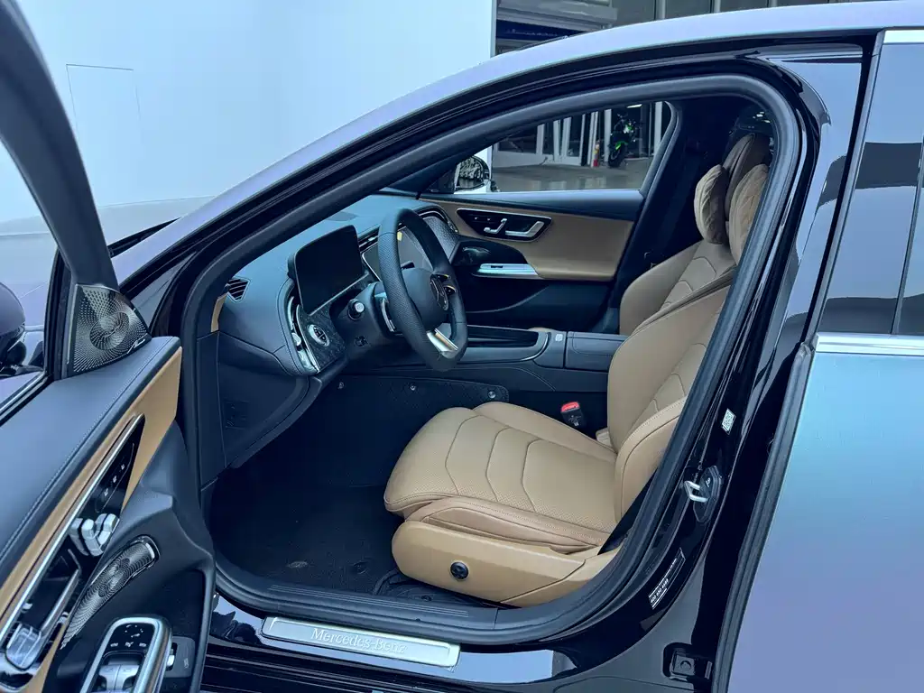 Mercedes-Benz E-Class — миниатюра 7