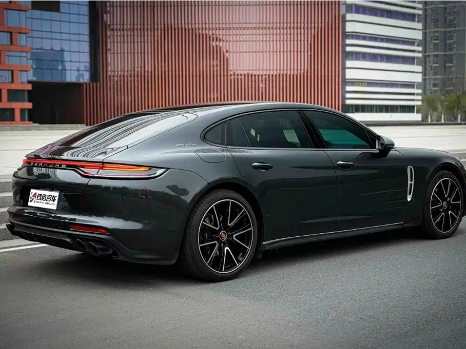 PORSCHE PANAMERA