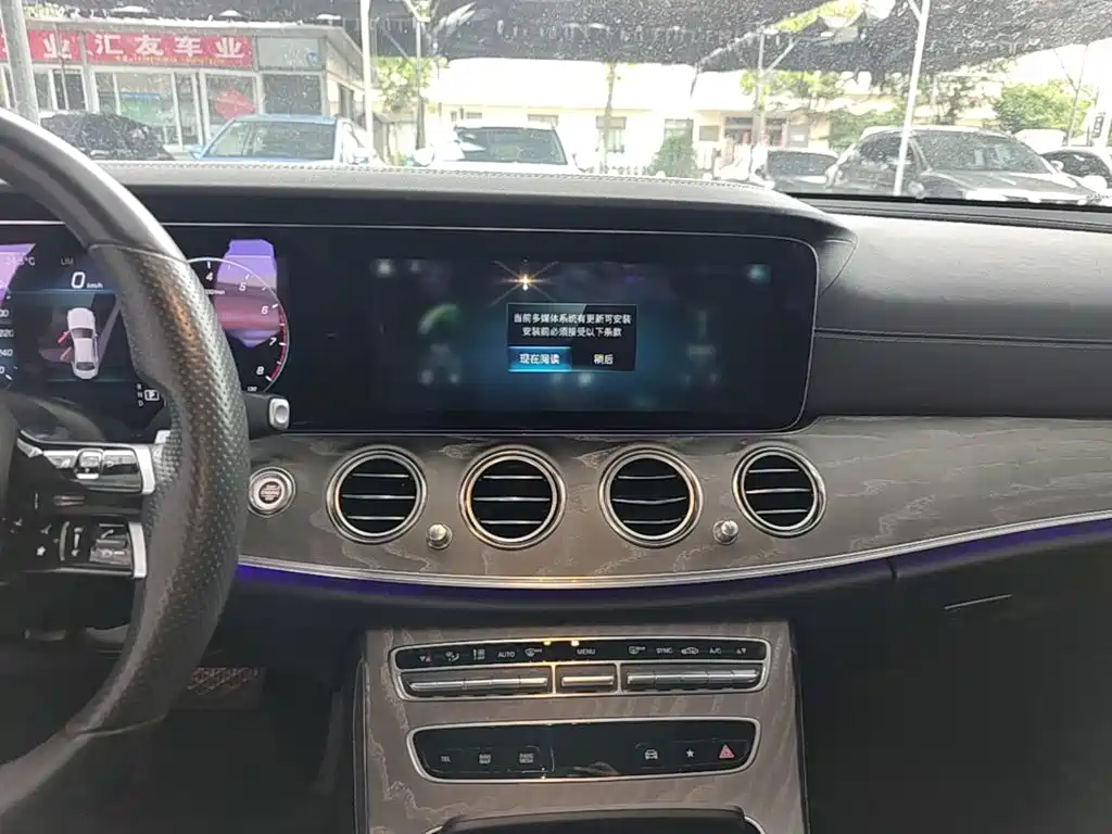 Mercedes-Benz E-Class — миниатюра 13