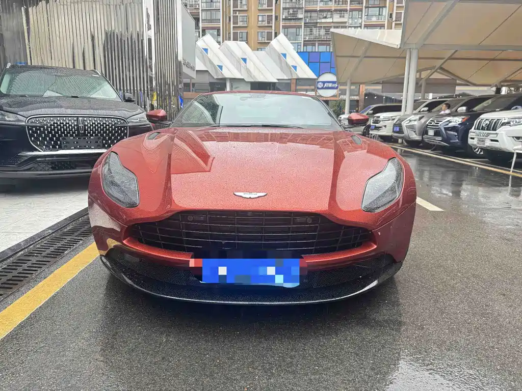 Aston Martin DB11 — миниатюра 2