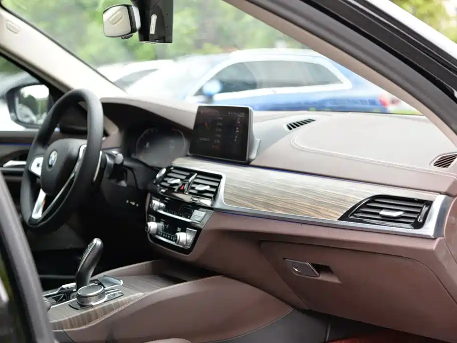 BMW 5 Series — миниатюра 15