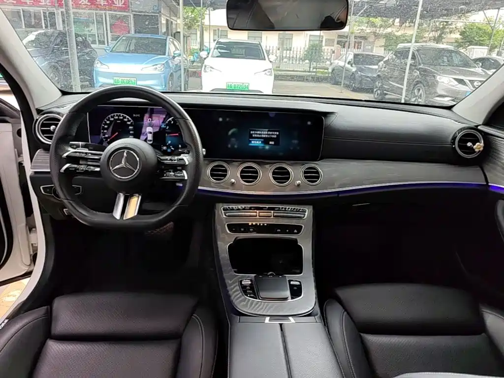 Mercedes-Benz E-Class — миниатюра 10