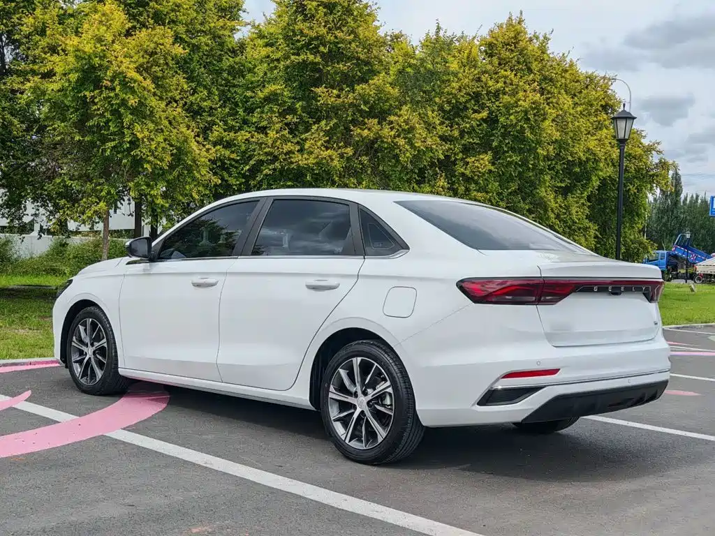 Geely Emgrand — миниатюра 9