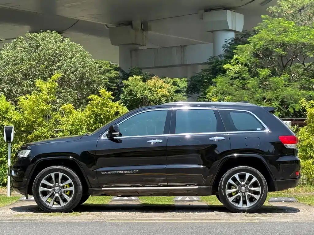 Jeep Grand Cherokee (Import) — миниатюра 7