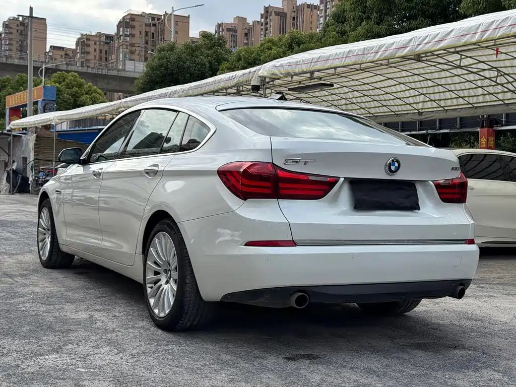 BMW 5 Series GT — миниатюра 6