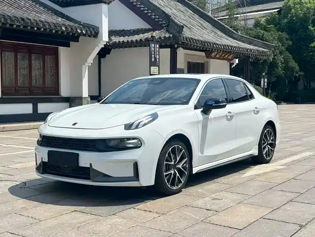 2020 Lynk & Co 03