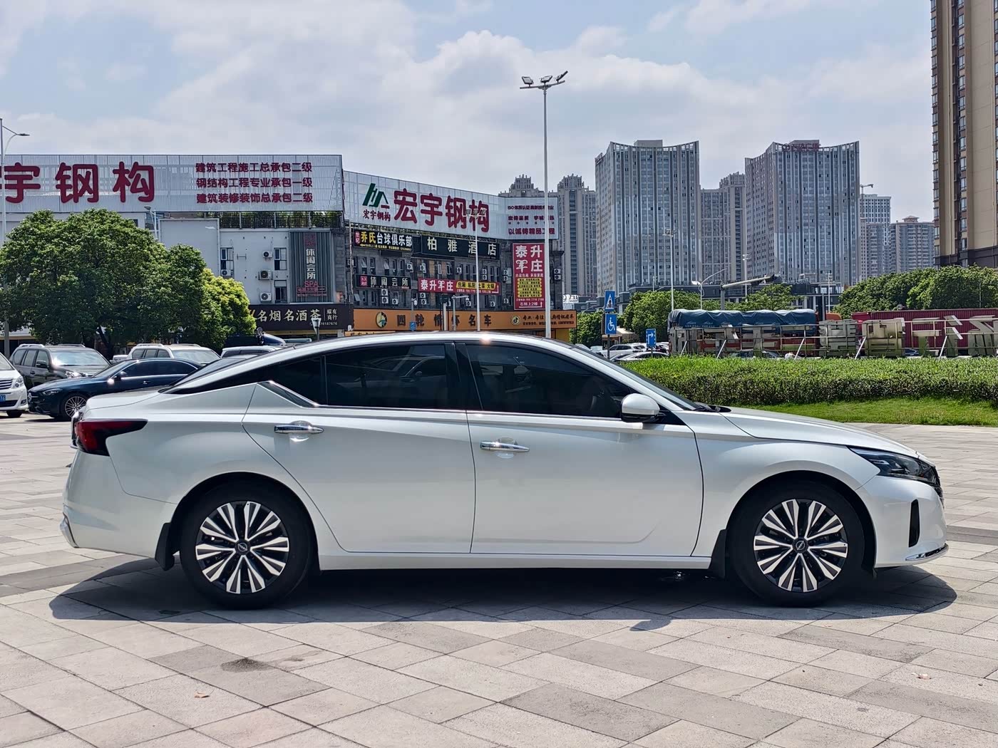 Nissan Teana 2.0 л 2024 г. Белый, пробег 23000 км
