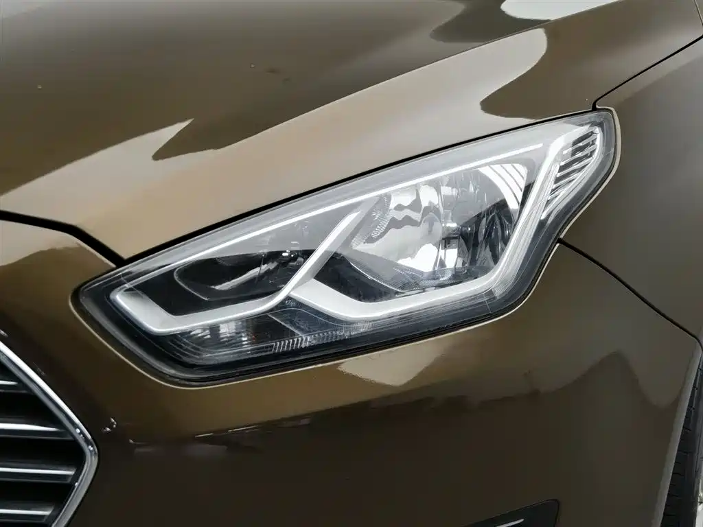 Ford Escort 2015 1.5L AT Fashion