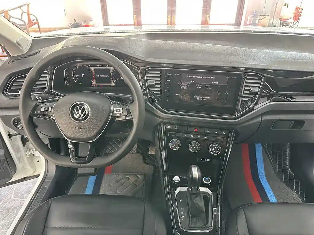 Volkswagen T-Roc — миниатюра 8