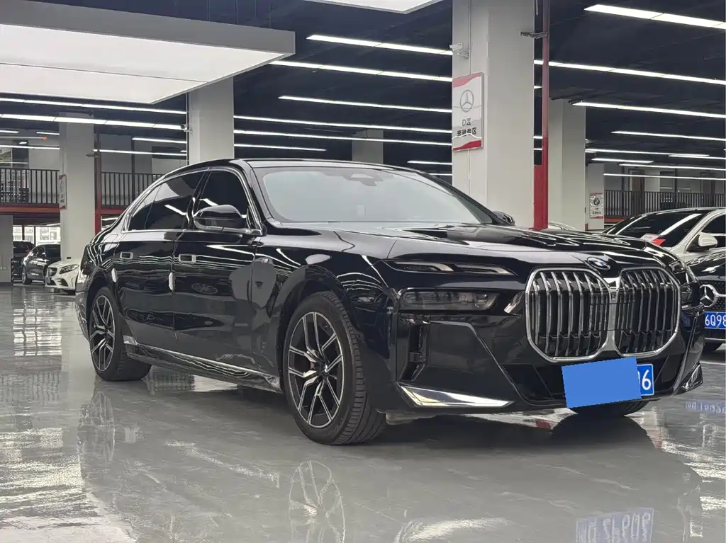 BMW 7 Series — миниатюра 3