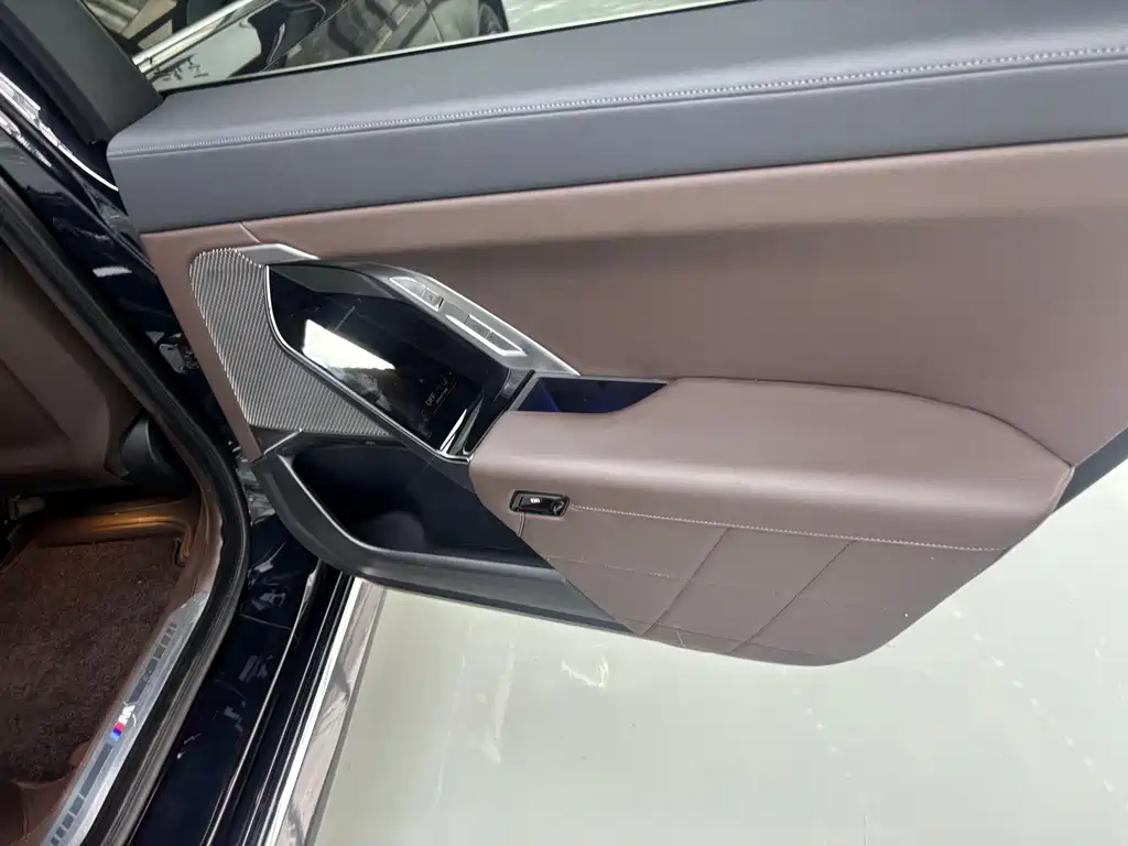 BMW 7 Series — миниатюра 7