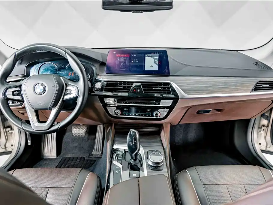 BMW 5 Series New Energy — миниатюра 10