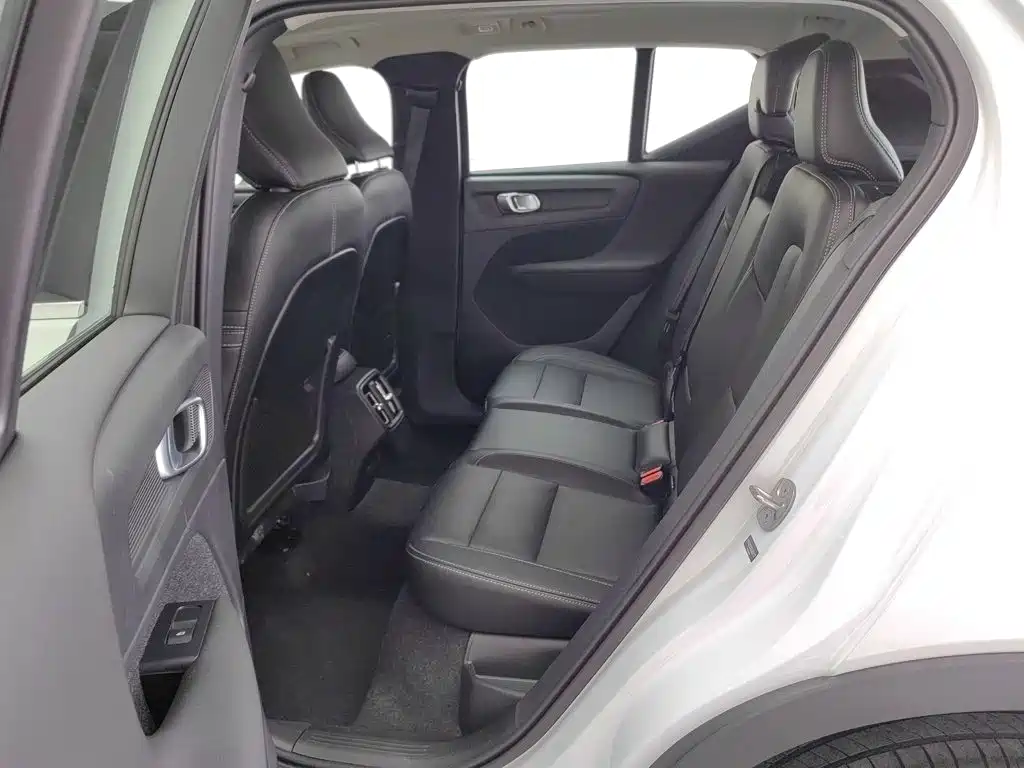 Volvo XC40 — миниатюра 15