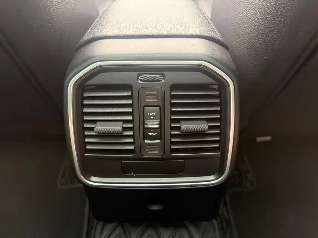 Porsche Macan — миниатюра 16