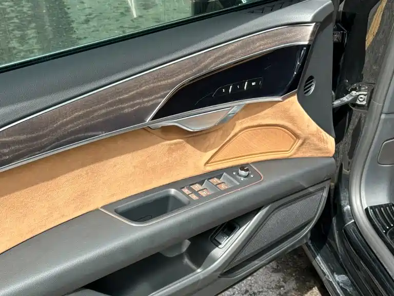 Audi A8 — миниатюра 5