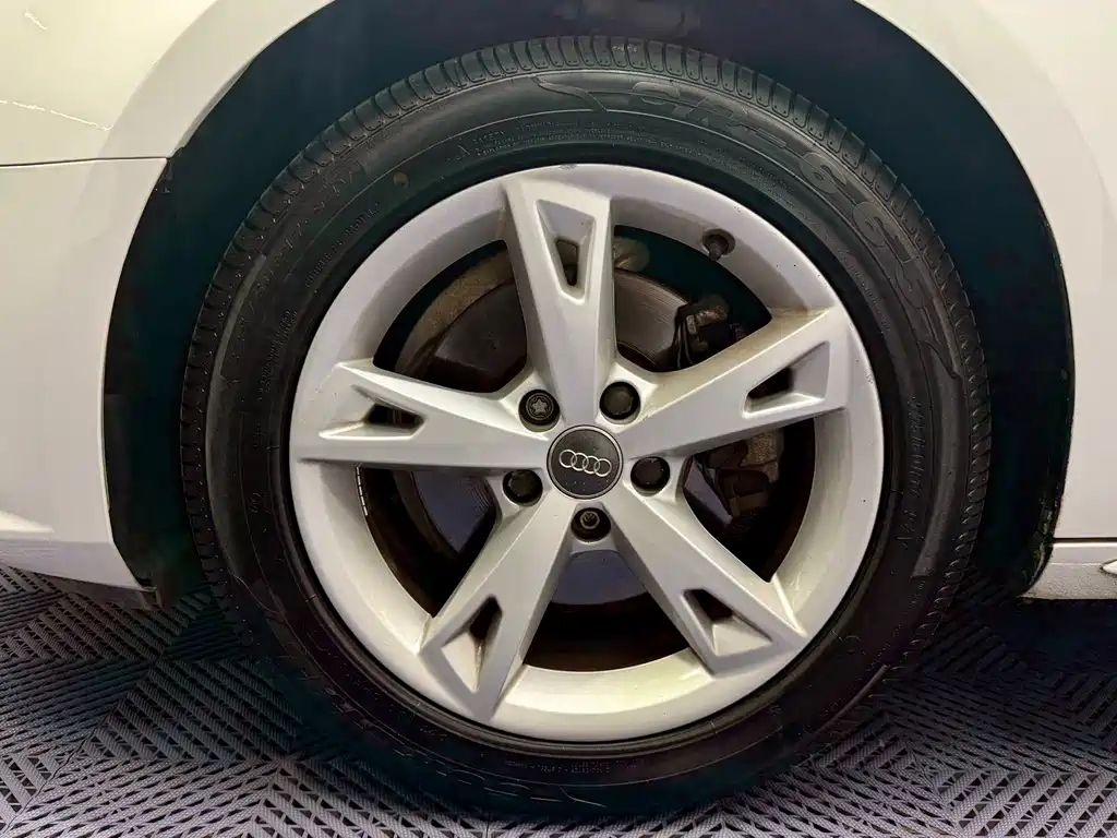 Audi A4L — миниатюра 5
