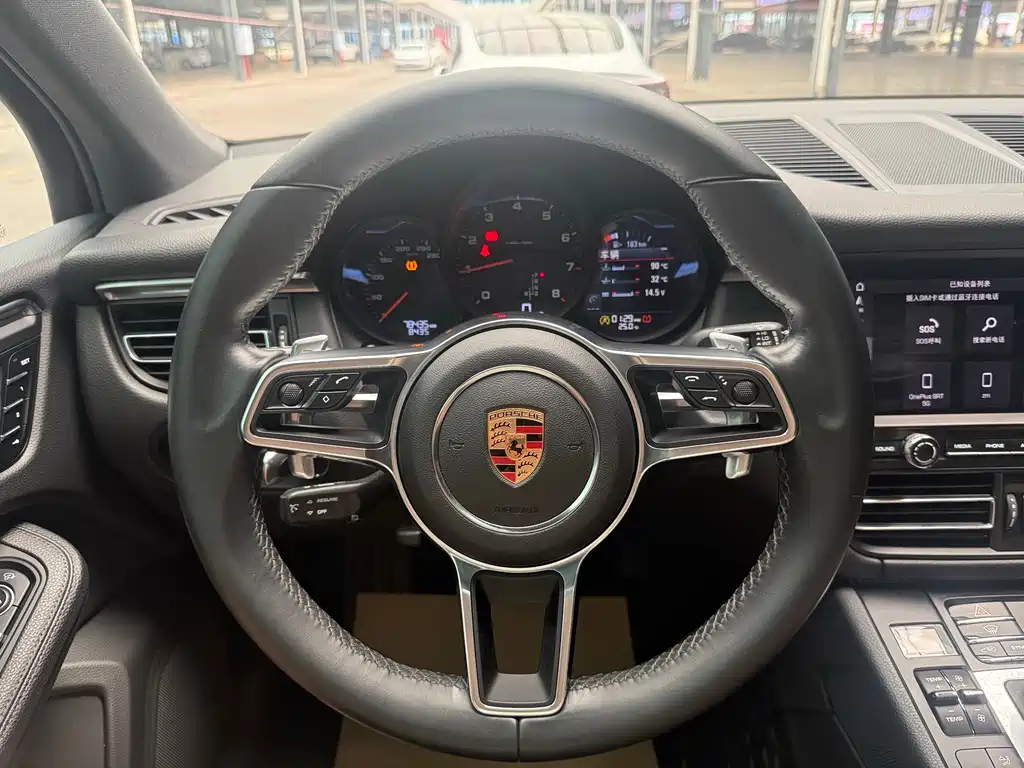 Porsche Macan — миниатюра 10
