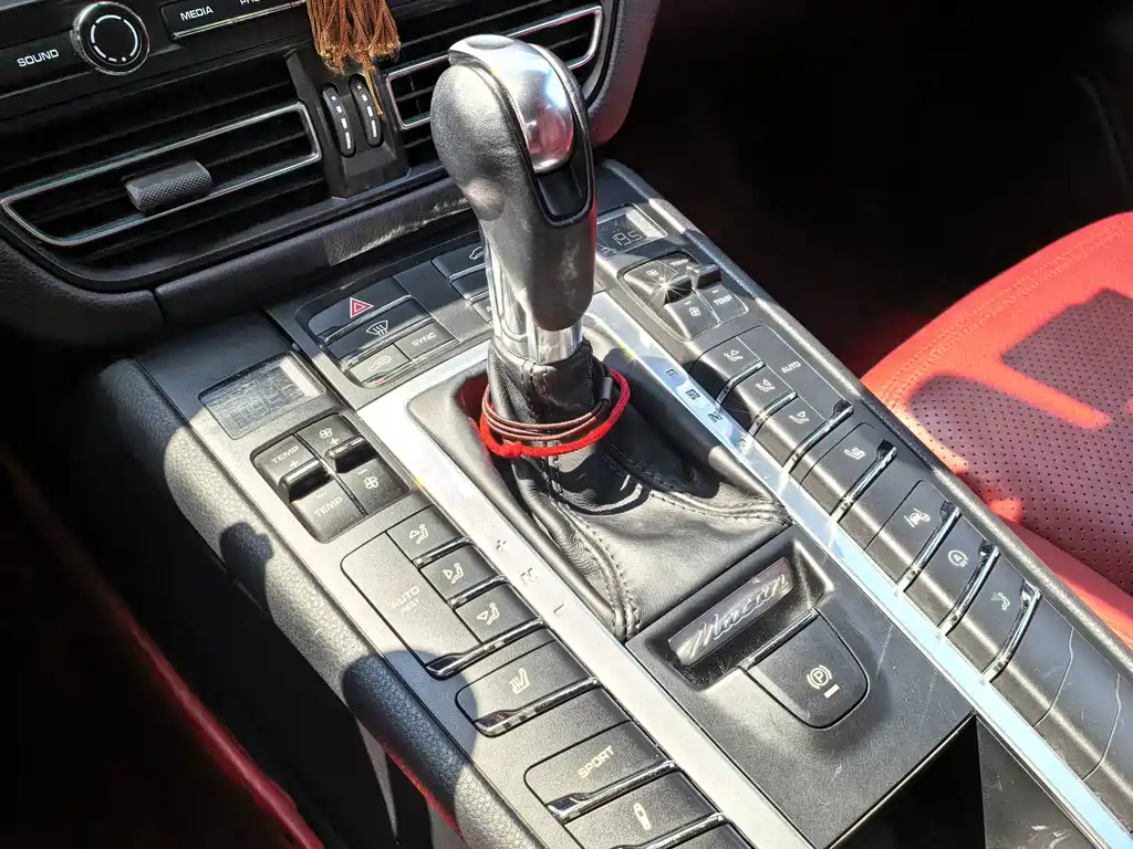 Porsche Macan — миниатюра 11