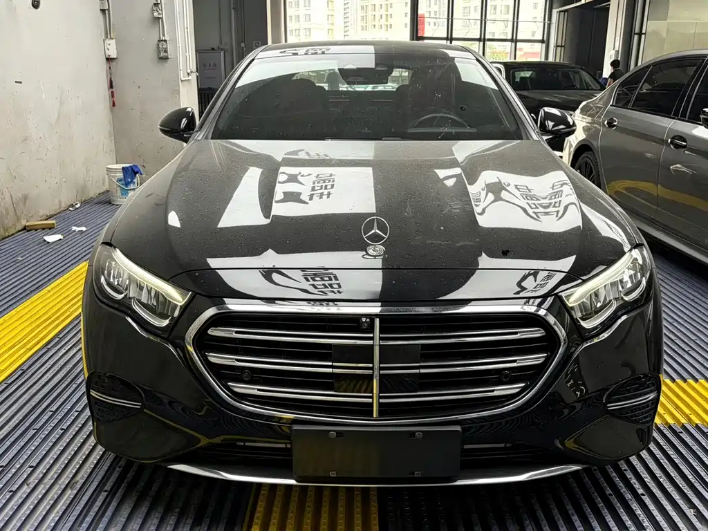Mercedes-Benz E-Class — миниатюра 2