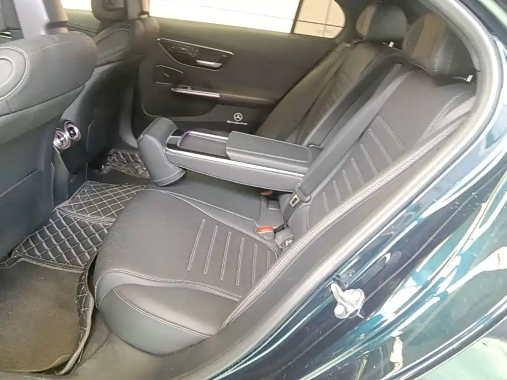 Mercedes-Benz C-Class — миниатюра 17