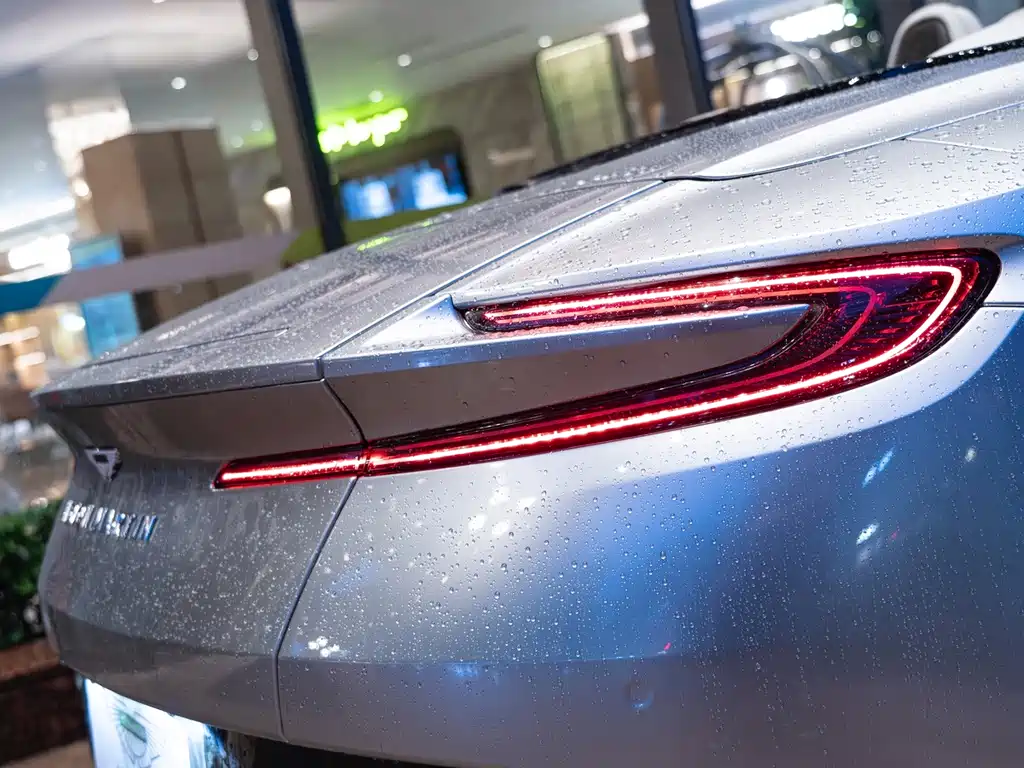 Aston Martin DB11 4.0T V8 Volante, фото 14