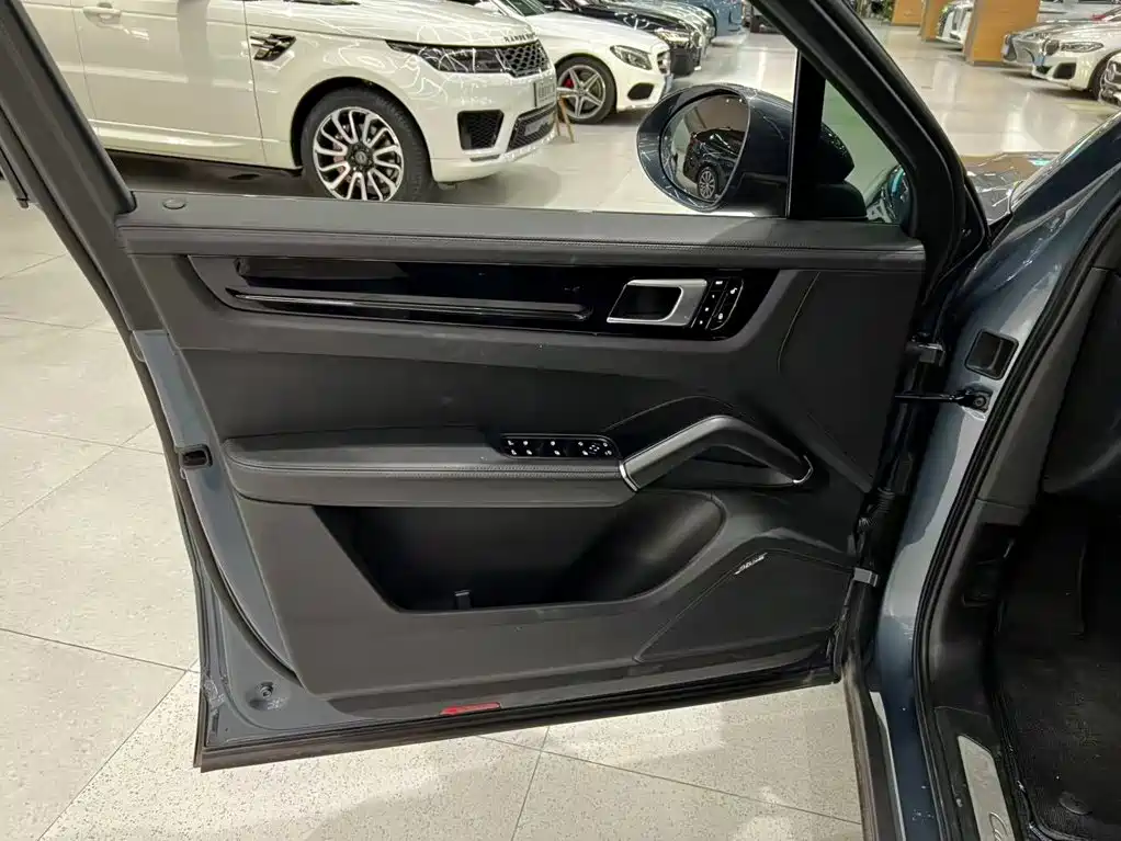 Porsche Cayenne — миниатюра 13