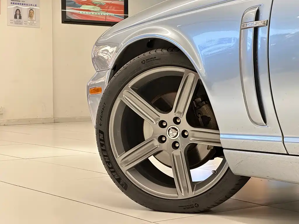 Jaguar XJ — миниатюра 23